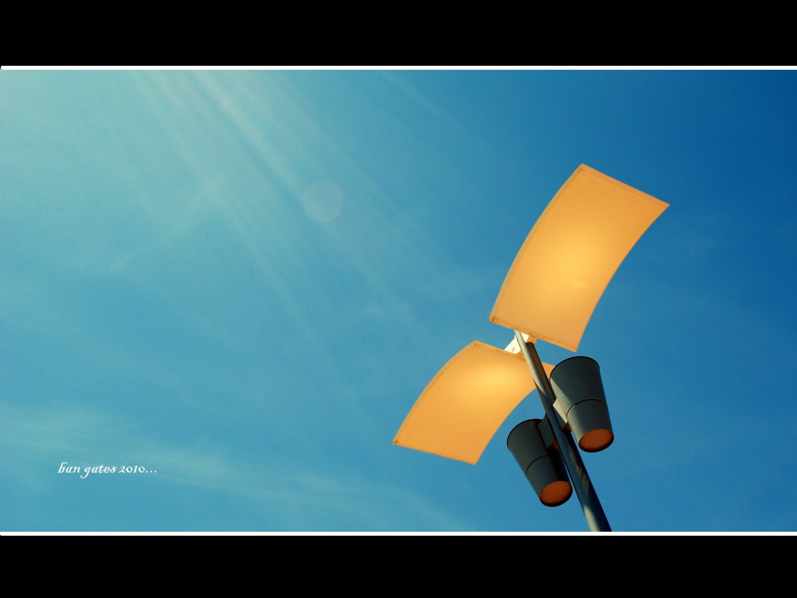 cột và trời [1600x1200].jpg